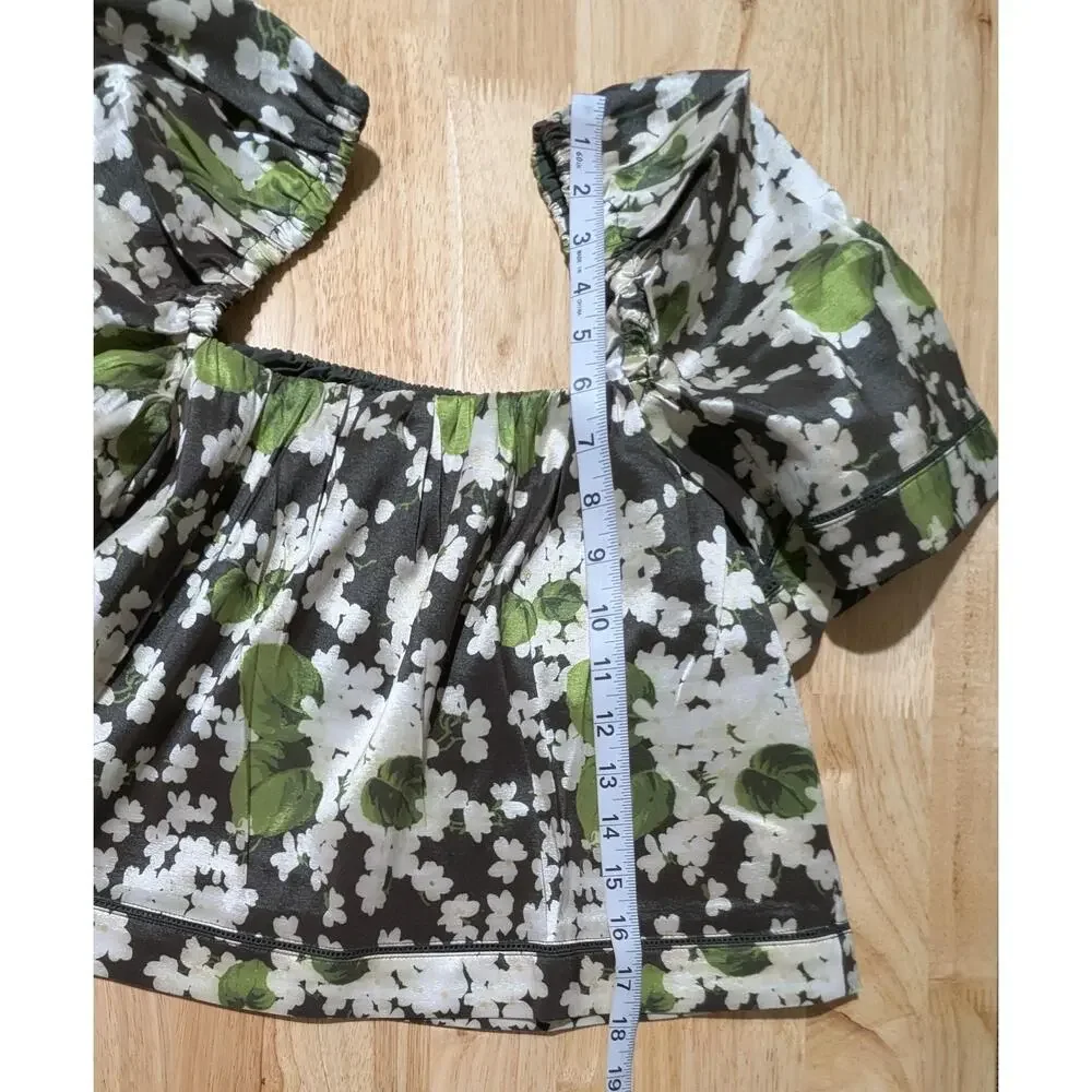 Tuckernuck Hydrangea Floral Top Size Medium Satin Short Sleeve NWT Crop Blouse